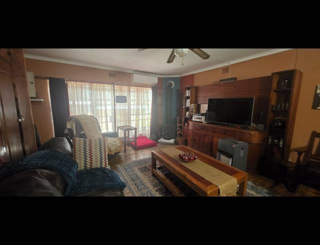 5 BEDROOM HOUSE FOR SALE IN VANDERBIJLPARK SW 5